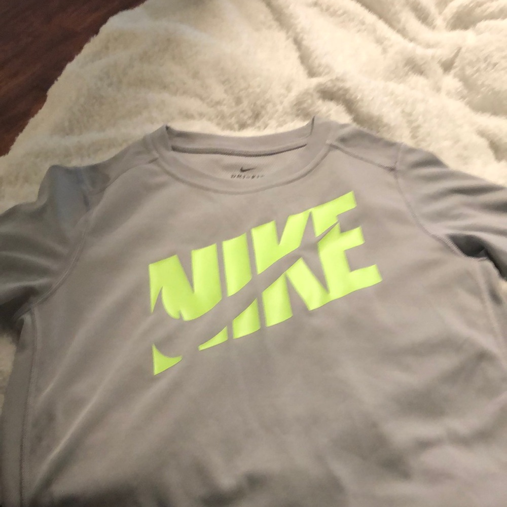 Nike dri-fit size medium